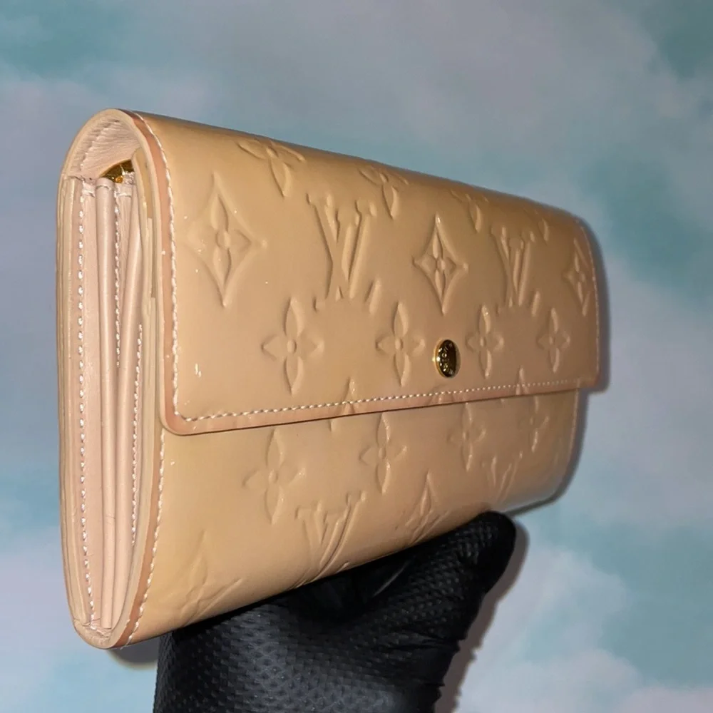 LOUIS VUITTON Monogram Vernis Sarah Bifold  Wallet - Picture 6 of 14